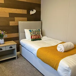 https://foxglove-lodge-with-hot-tub.yorkshirehotels.net